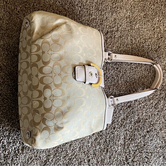 Coach purse. - Picture 14 of 16